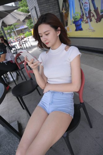 图片[1]-短发牛仔的漂亮女生【2.4G】-阡陌图库