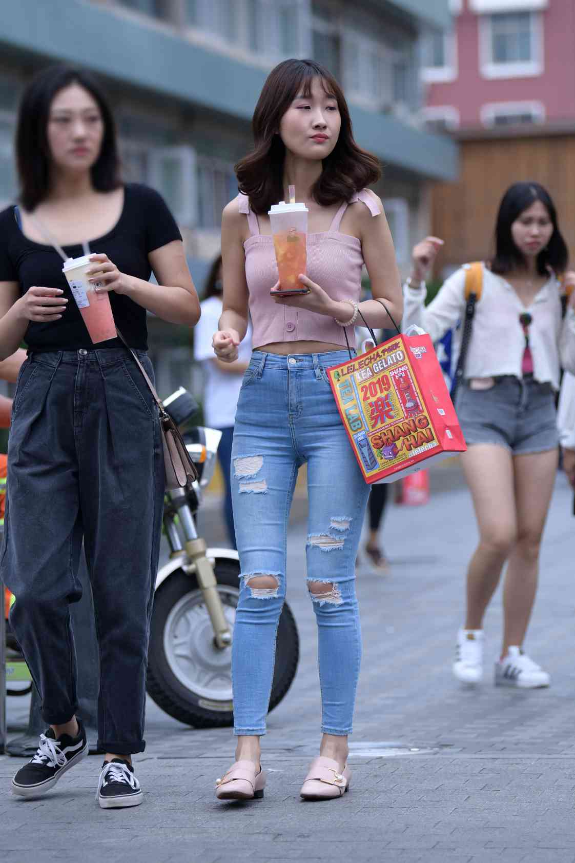 图片[2]-【免费】紧身牛仔裤女生【18P】04014-阡陌图库