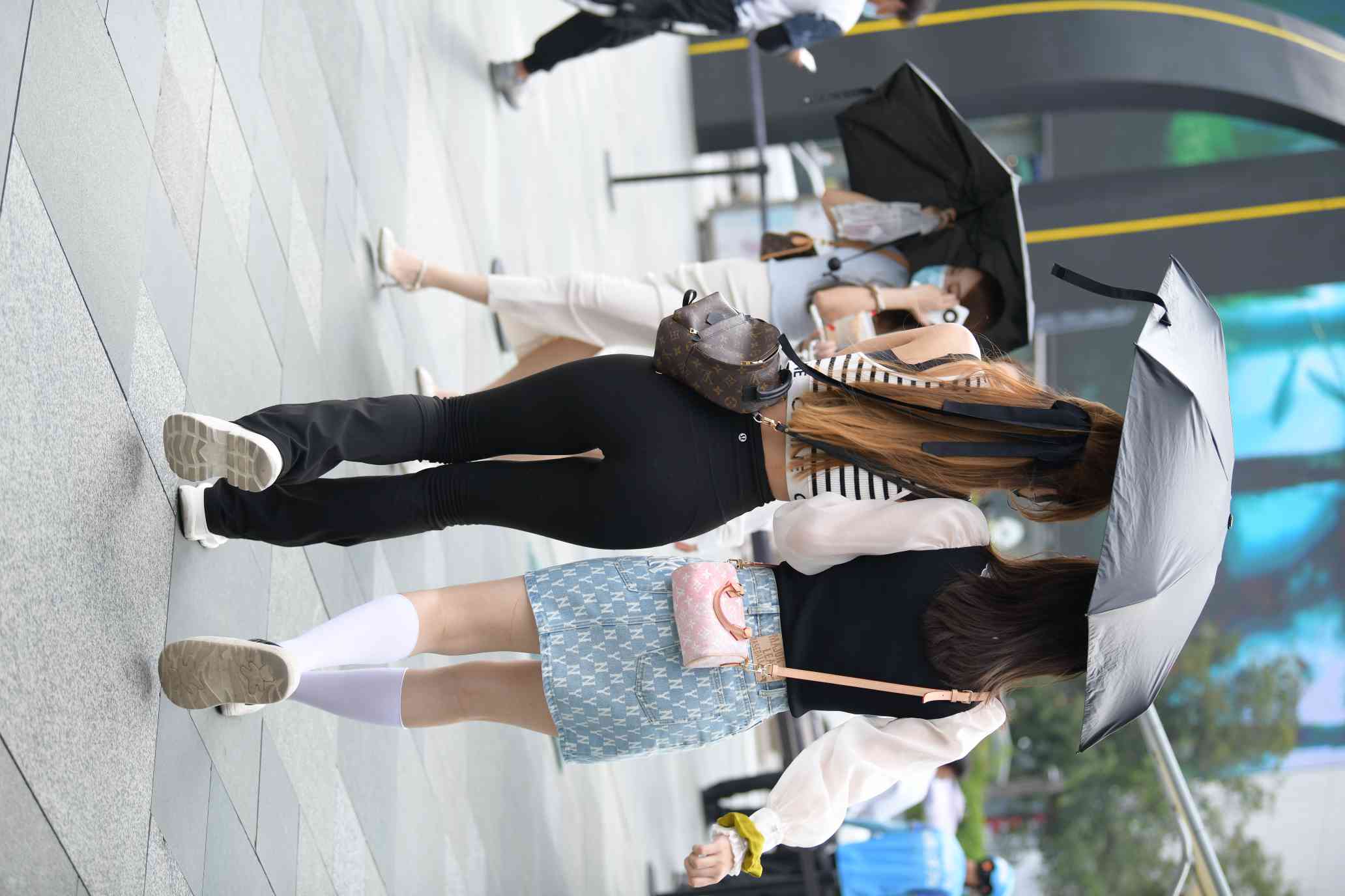图片[3]-打伞的瑜伽裤姑娘【93P】04032-阡陌图库