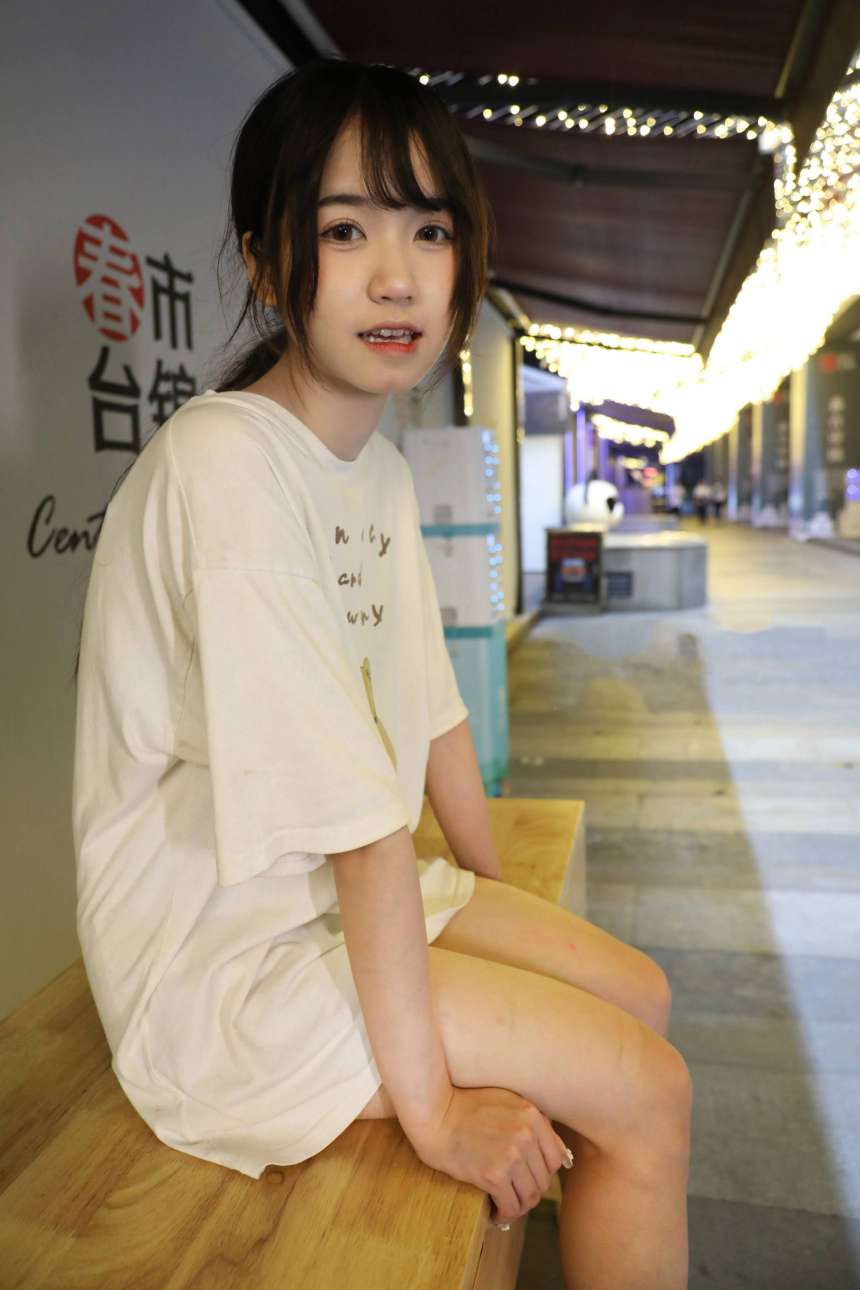 图片[4]-KTV里唱歌的长腿帆布鞋女孩【102P】20015-阡陌图库