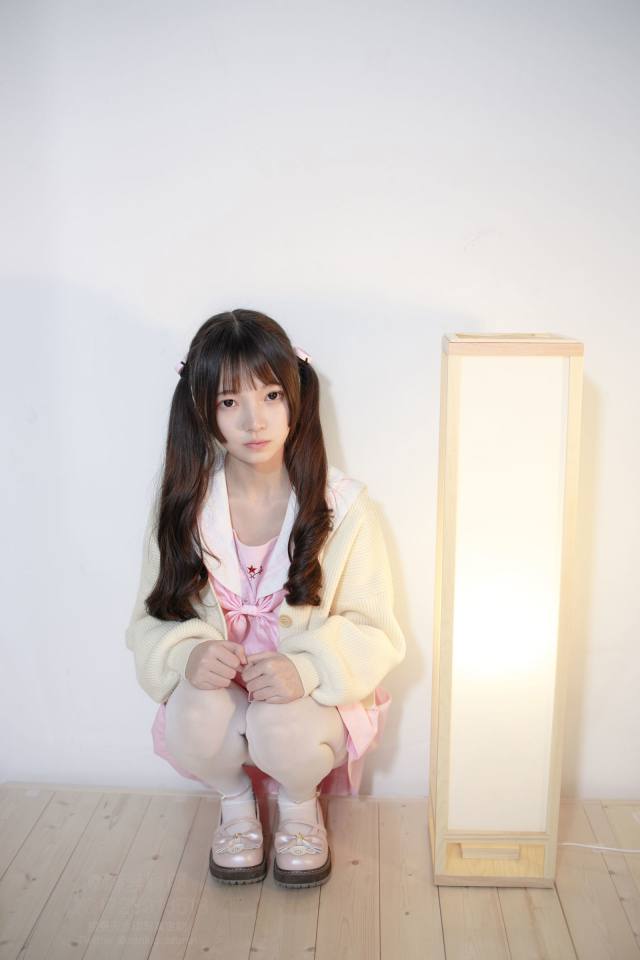 图片[2]-好像有什么心事的白丝双马尾女孩【59P】20022-阡陌图库