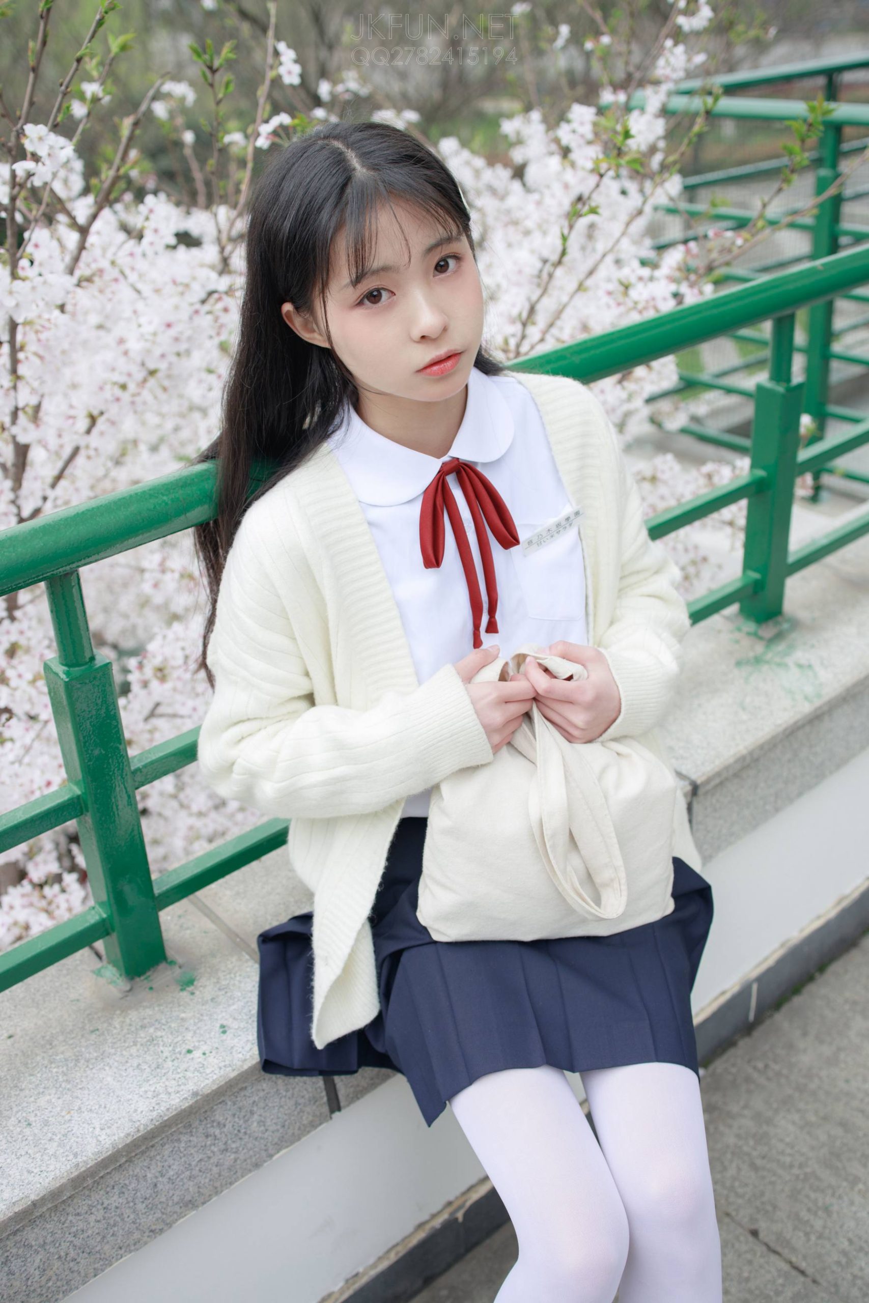 图片[1]-甜美可人的白丝姑娘【127P】20011-阡陌图库