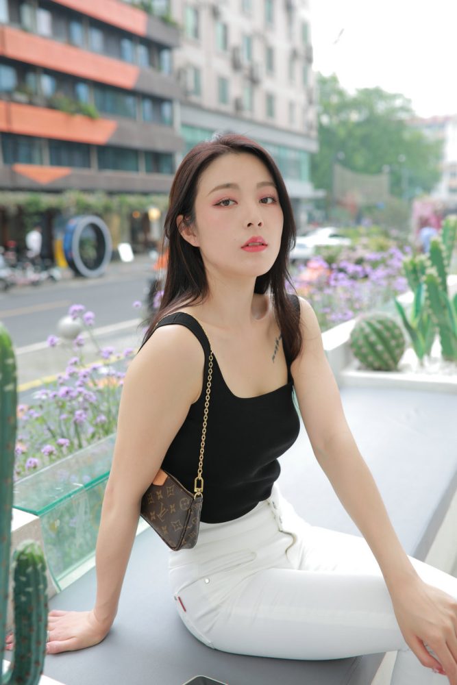 图片[1]-非常漂亮的白色紧身裤女孩J2055 895P2V-24.5GB-阡陌图库
