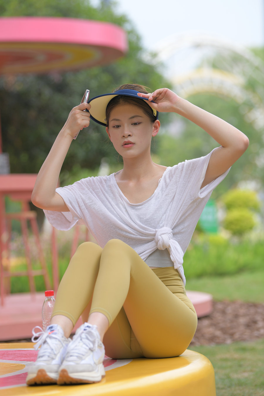 图片[1]-戴着遮阳帽的瑜伽裤女孩J2965 796P1V-27.1GB-阡陌图库