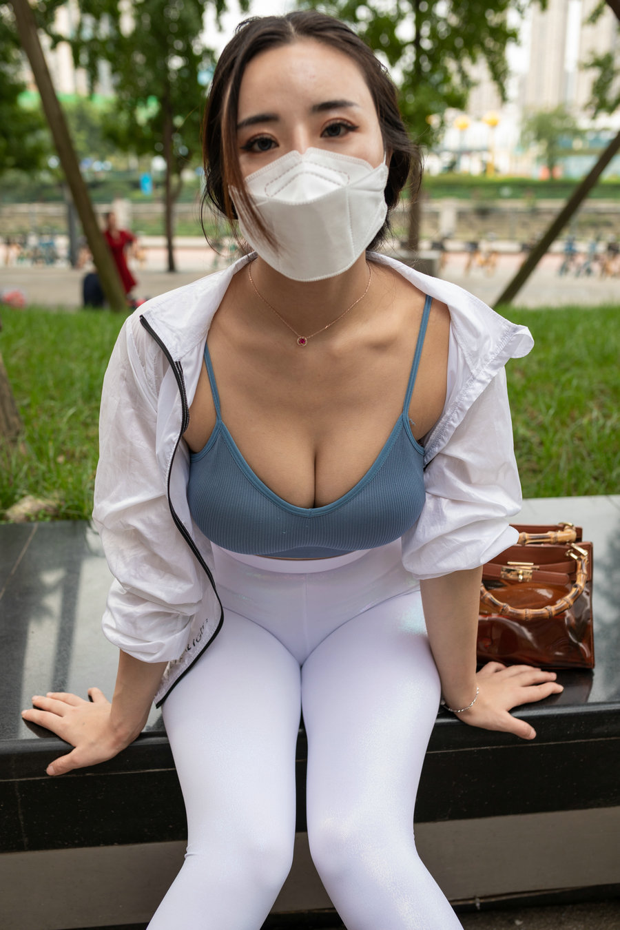 图片[1]-白色瑜伽裤女孩很漂亮 J1518 856P4V-30.0GB-阡陌图库