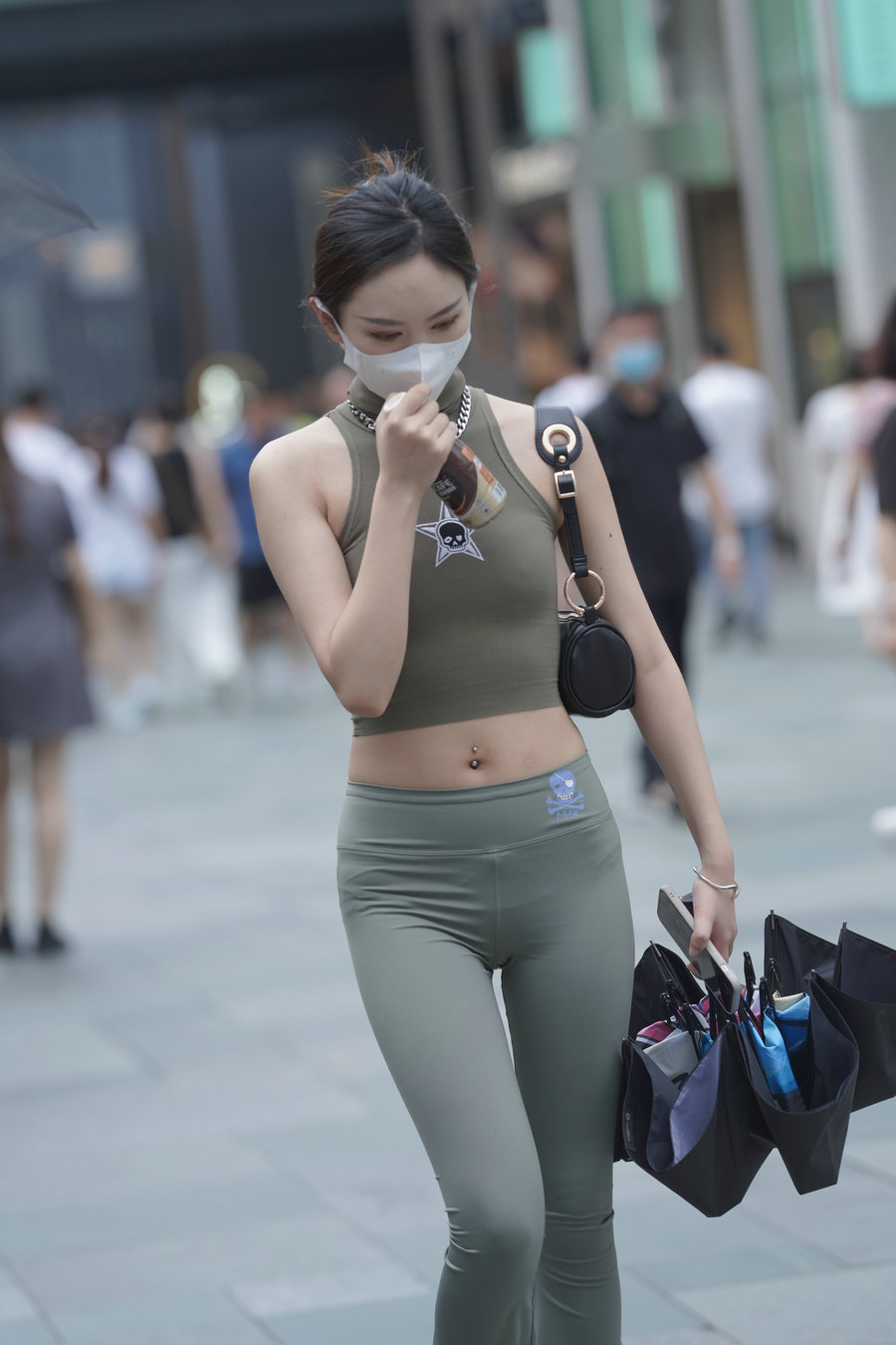 图片[1]-戴口罩的瑜伽裤小女人J3557 133P-1.43GB-阡陌图库