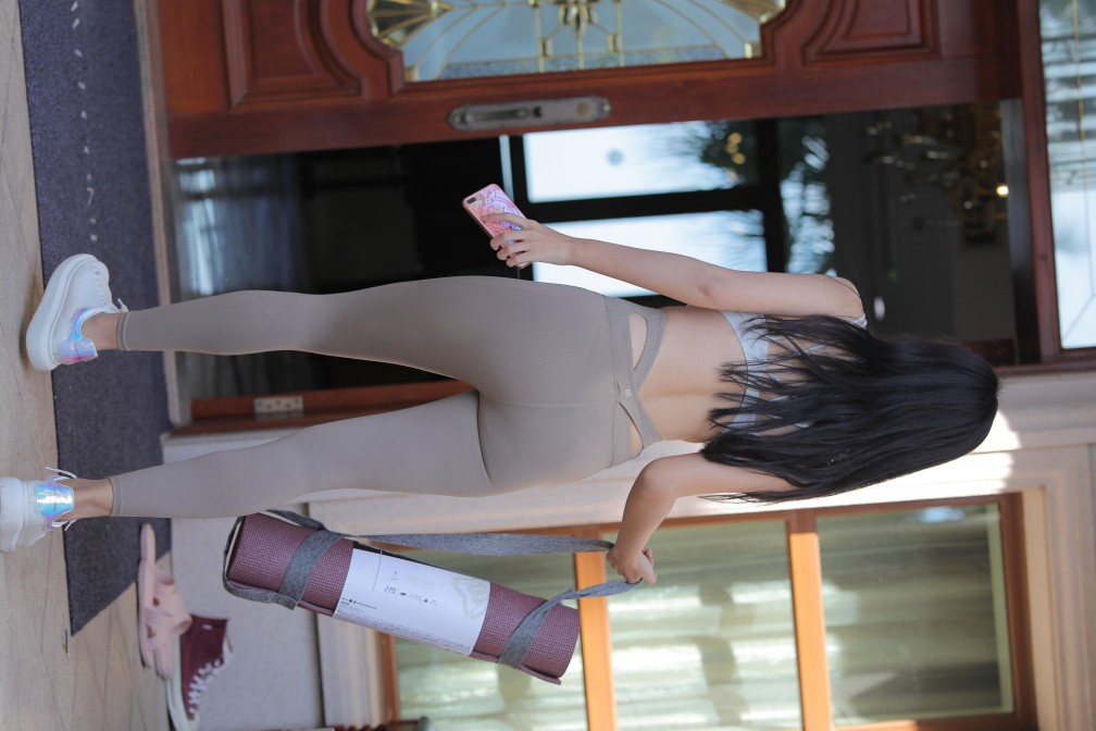 图片[5]-灰色瑜伽裤温柔的女孩【369P】00058-阡陌图库