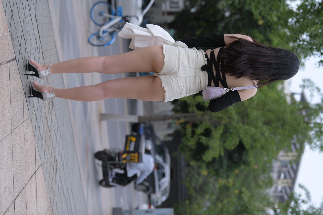 图片[5]-白色短裤的女生笑的很开心【177P】00035-阡陌图库