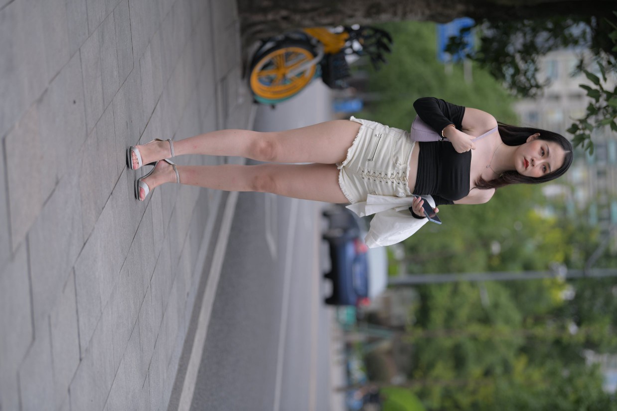 图片[4]-长发飘飘的白色热裤美丽女孩【49P】00029-阡陌图库
