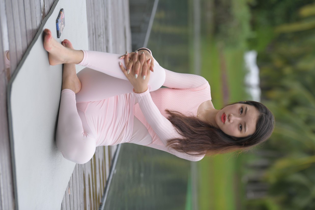 图片[7]-很漂亮眼睛也很大的白色瑜伽裤女孩【249P】00063-阡陌图库