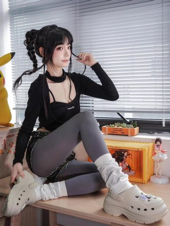 图片[9]-牛仔热裤+灰丝姑娘玩自拍-阡陌图库