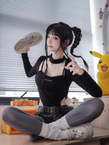 图片[10]-牛仔热裤+灰丝姑娘玩自拍-阡陌图库