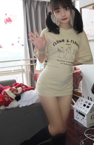 图片[9]-网格丝袜的清纯双马尾小姑娘-阡陌图库