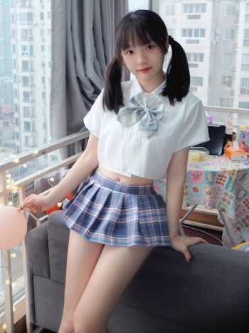 图片[7]-网格丝袜的清纯双马尾小姑娘-阡陌图库