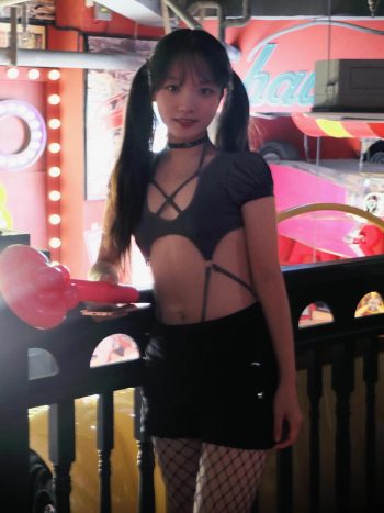 图片[2]-网格丝袜的清纯双马尾小姑娘-阡陌图库
