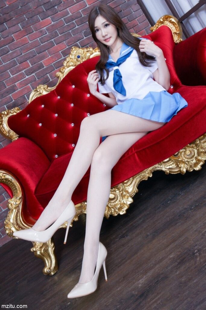 成熟迷人的美少妇，美腿纤细白皙真性感-阡陌图库