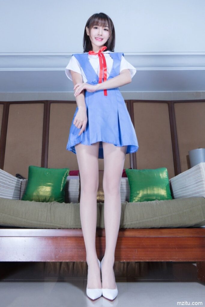 台湾妹子好甜美，一双大白腿让人移不开眼！-阡陌图库