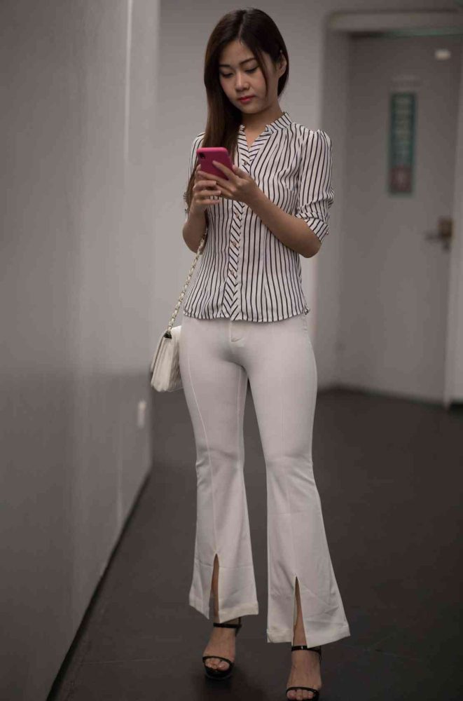 逛书店的白色紧身裤女孩【450P】04040-阡陌图库