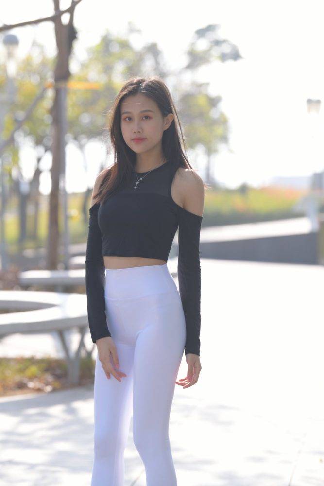 穿紧身白裤的端庄女孩 J1436 674P1V-22.2GB-阡陌图库