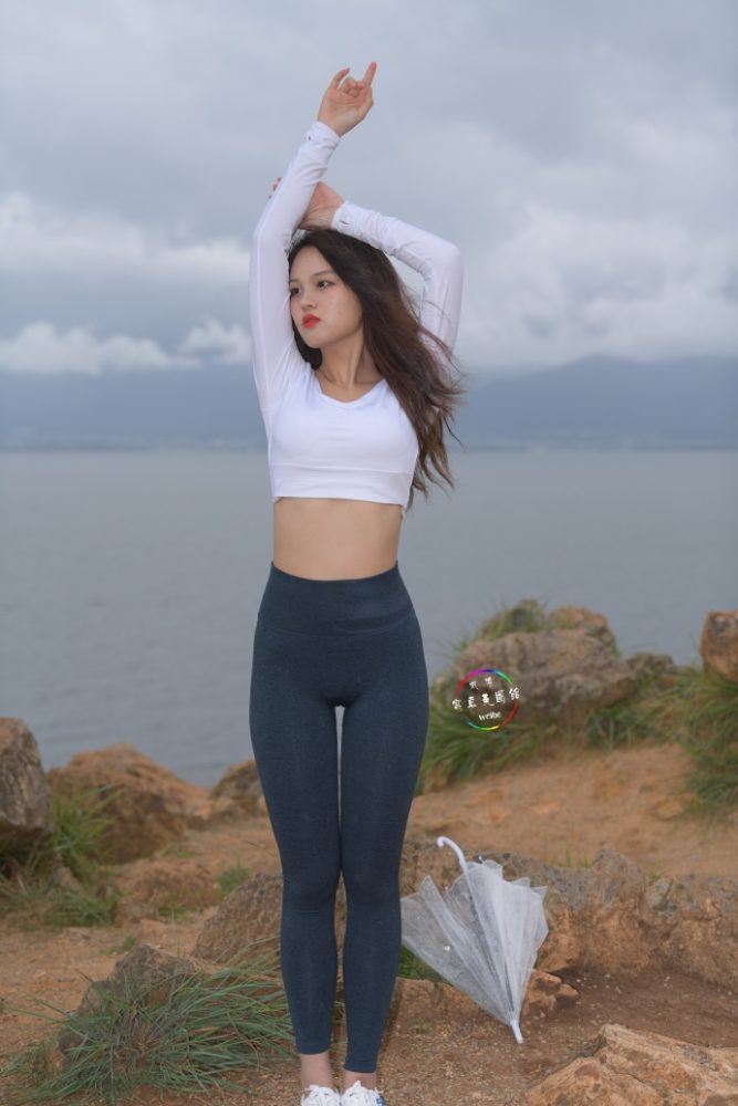 深蓝色瑜伽裤甜美女孩 J1320 514P2V-17.5GB-阡陌图库