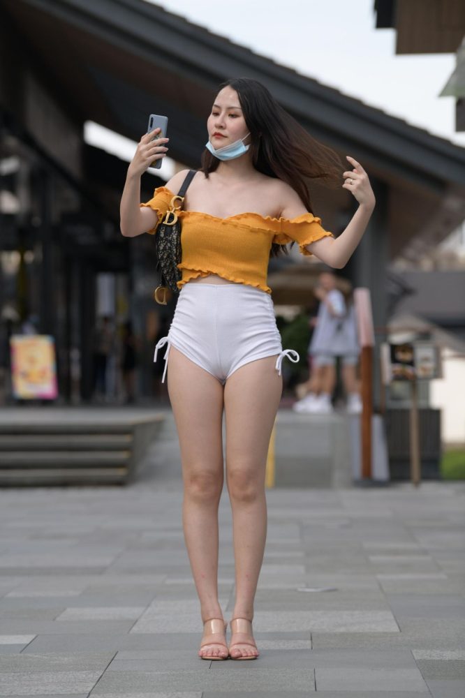 高腰白色短裤的漂亮女孩【767P】00065-阡陌图库
