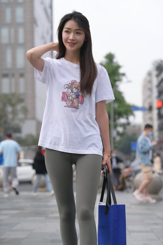 一身休闲装的瑜伽裤女孩J2961 709P1V-24.1GB-阡陌图库