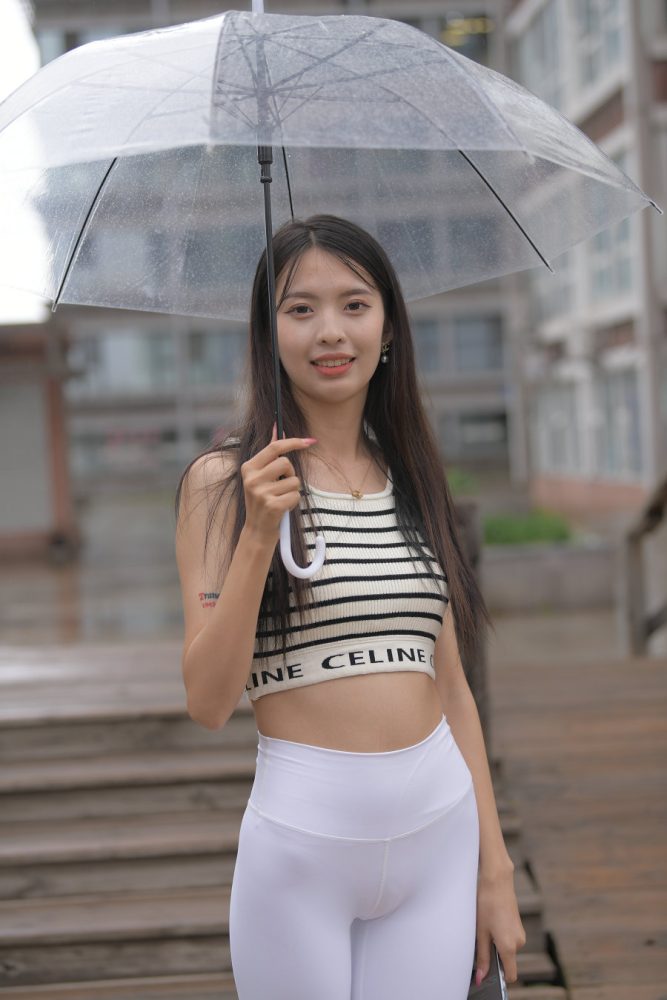 打伞的白色瑜伽裤女孩J2986 622P1V-22.06GB-阡陌图库