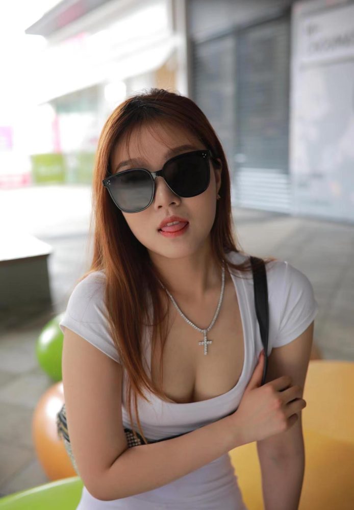 看上去拽拽的瑜伽裤女孩 J1695 425P1V-14.0GB-阡陌图库