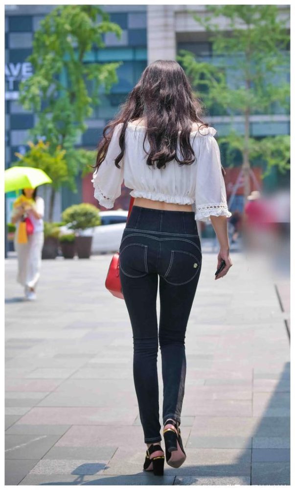 紧身牛仔裤卷发姑娘 J1726 103P-2.28GB-阡陌图库