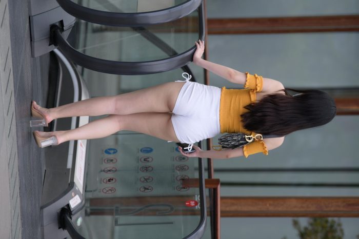 高腰白色短裤的漂亮女孩【767P】00065-阡陌图库