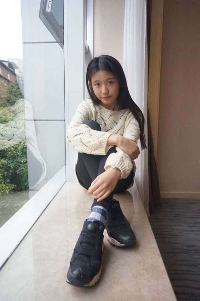 眼神很清澈的赤脚女孩【59P】20020-阡陌图库