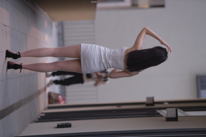 长发女孩紧身短裙特别显身材【245P】00040-阡陌图库