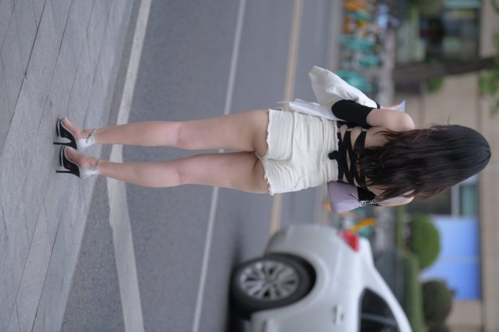 长发飘飘的白色热裤美丽女孩【49P】00029-阡陌图库